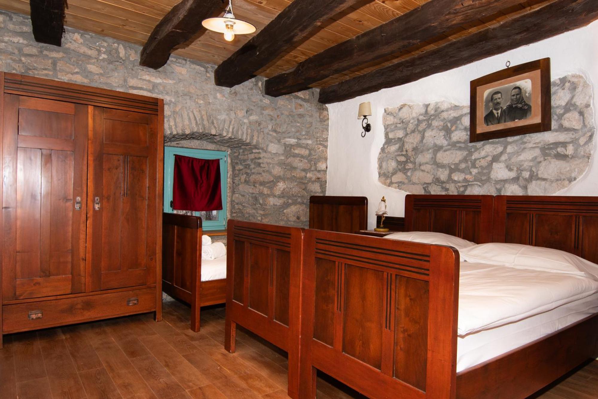 Apartments Valentinus 1800 Sezana Exterior photo