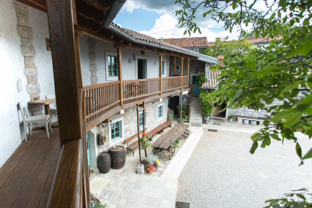 Apartments Valentinus 1800 Sezana Exterior photo